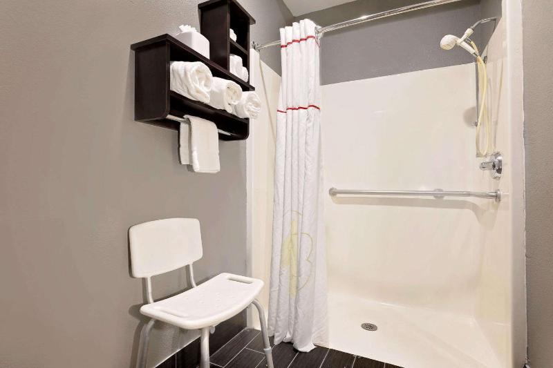 One-Bedroom King Suite with Roll-In Shower - Non-Smoking image 1