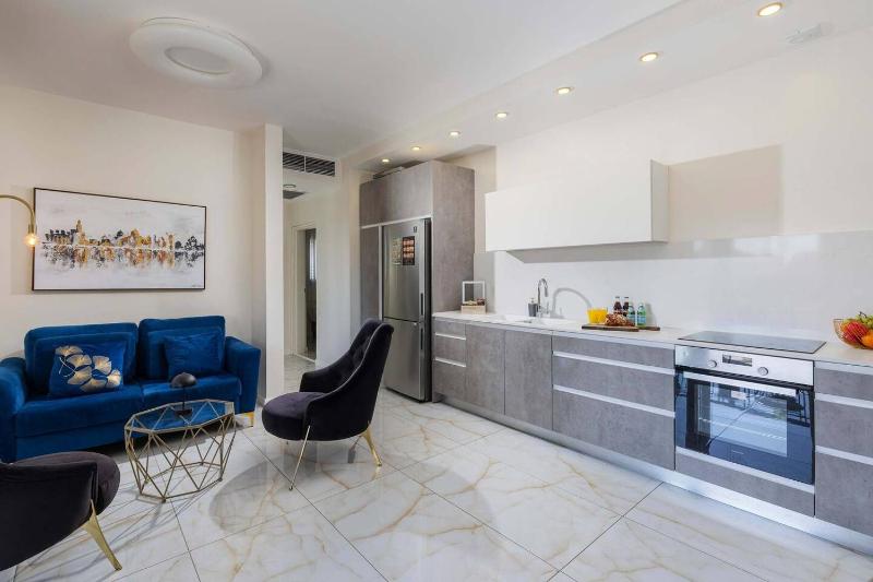 2 Br Apartment In Jerusalem Estates W Room - image 8
