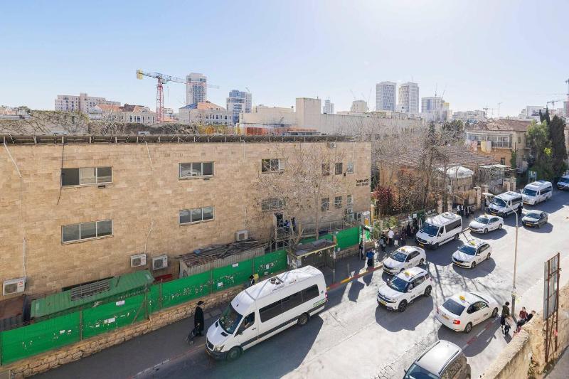 2 Br Apartment In Jerusalem Estates W Room - image 12