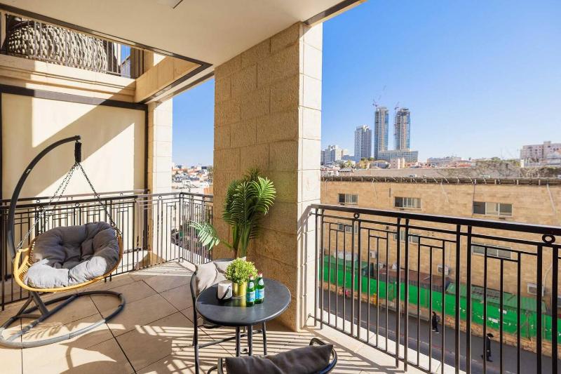 2 Br Apartment In Jerusalem Estates W Room - image 3