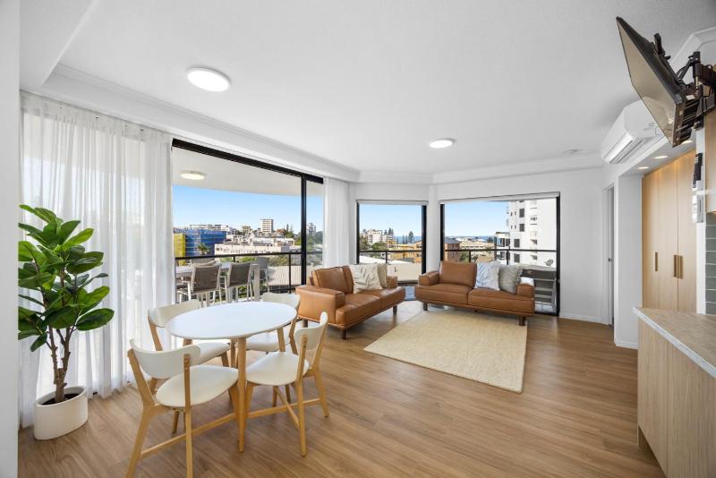 Poolside 3-Bed Retreat Near Kings Beach - image 12