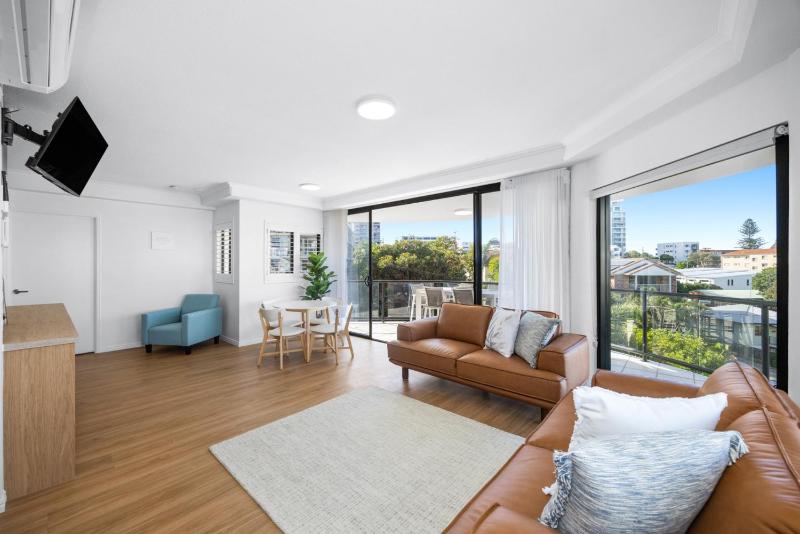 Poolside 3-Bed Retreat Near Kings Beach - image 16