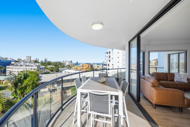 Poolside 3-Bed Retreat Near Kings Beach - image 10