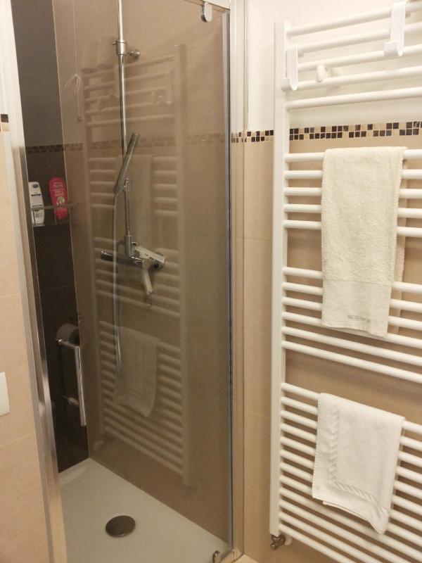 Double Room with Shared Bathroom image 2