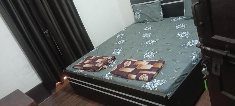 Pandit Rambabu Gautam Ji Dharmshala तीर्थपुरोहित श्री धाम वृन्दावन l 3 minute walking to Bankey Bihari Temple l AC and Non AC room Available - image 10