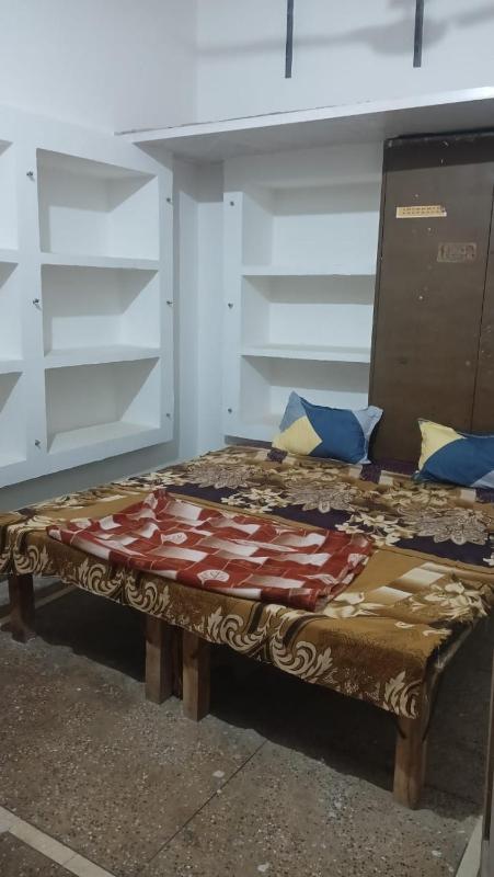 Pandit Rambabu Gautam Ji Dharmshala तीर्थपुरोहित श्री धाम वृन्दावन l 3 minute walking to Bankey Bihari Temple l AC and Non AC room Available - image 6