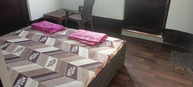 Pandit Rambabu Gautam Ji Dharmshala तीर्थपुरोहित श्री धाम वृन्दावन l 3 minute walking to Bankey Bihari Temple l AC and Non AC room Available - image 4