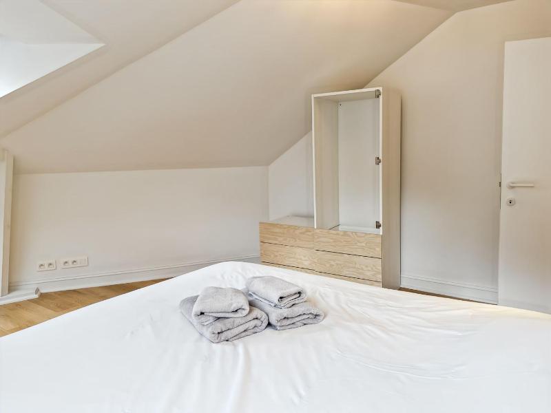 self check in 2 bedroom in Brussels - image 11