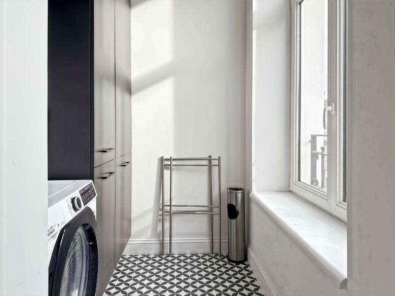 self check in 2 bedroom in Brussels - image 5