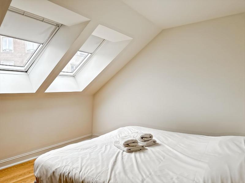 self check in 2 bedroom in Brussels - image 16