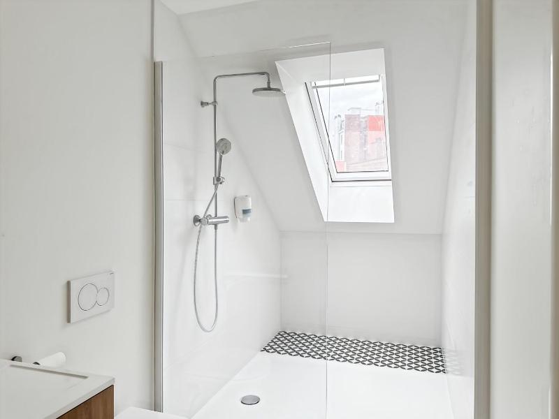 self check in 2 bedroom in Brussels - image 4