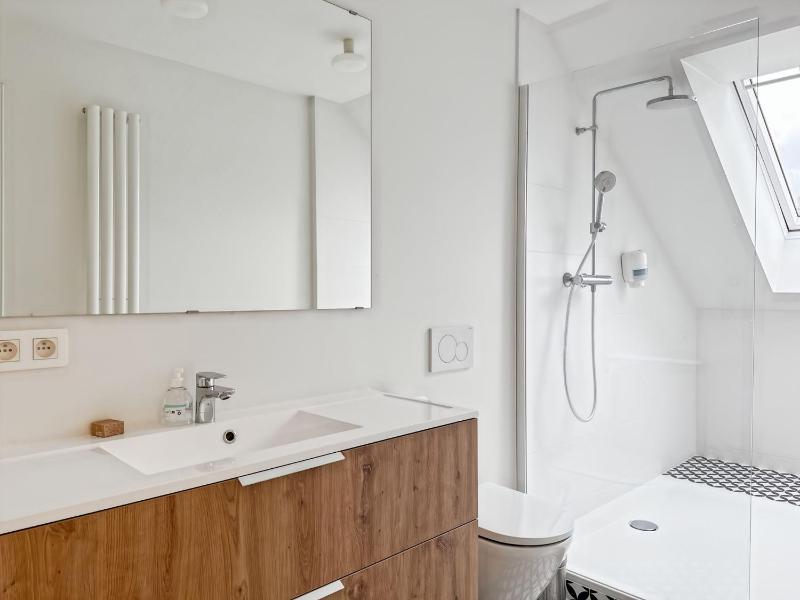 self check in 2 bedroom in Brussels - image 3