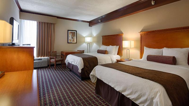 Queen Room with Two Queen Beds - Non-Smoking image 3