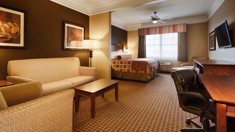 King Studio Suite with Sofa Bed image 1