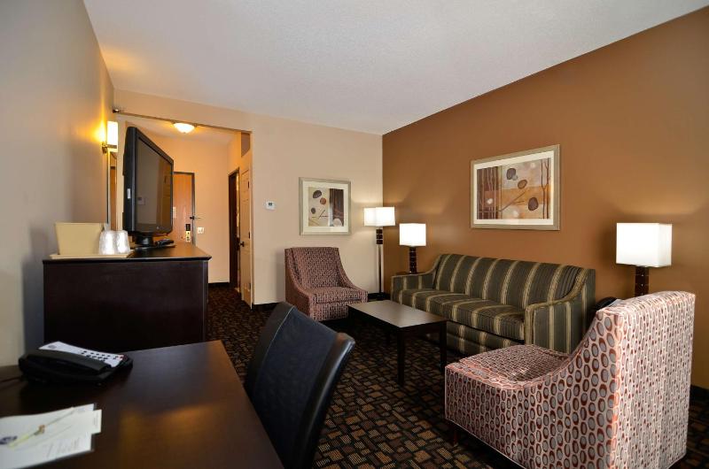Family King Suite with Sofa Bed - Non-Smoking image 4