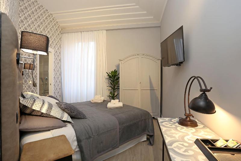 Deluxe Quadruple Room image 3