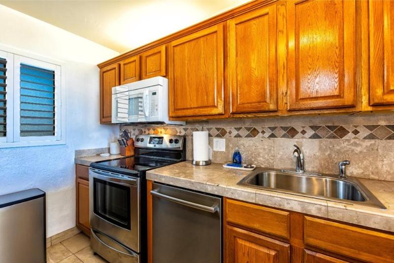 MENEHUNE SHORES #220 condo - image 6