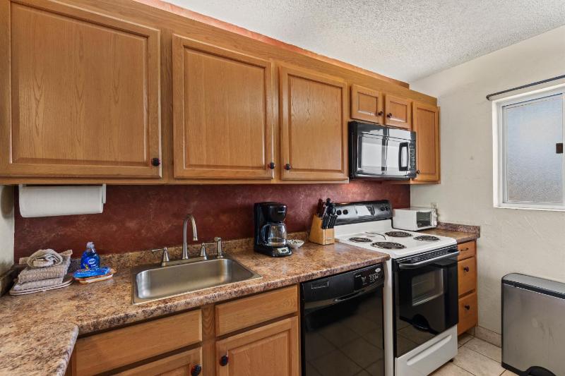 MENEHUNE SHORES #206 condo - image 14