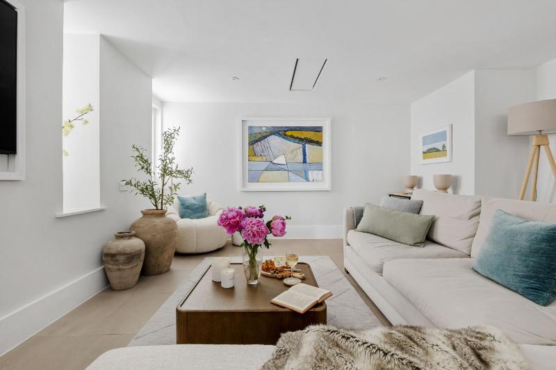 Royal Dart Townhouse - image 4
