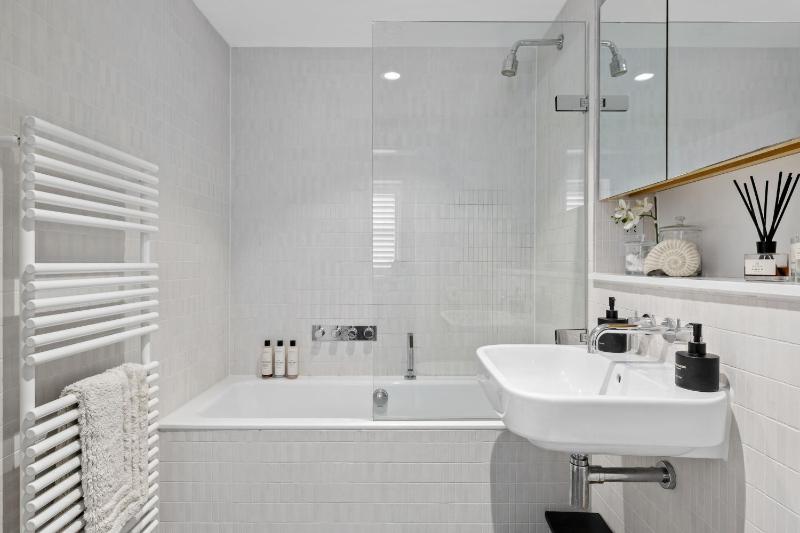 Royal Dart Townhouse - image 36