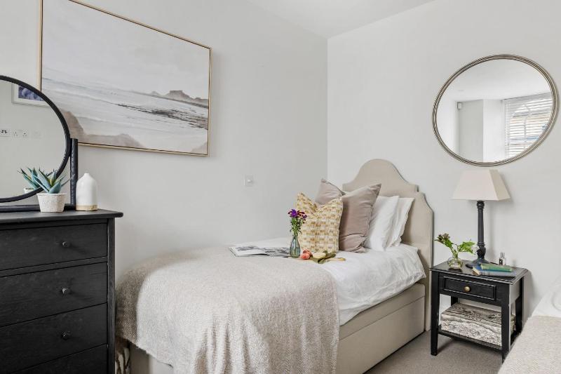 Royal Dart Townhouse - image 9
