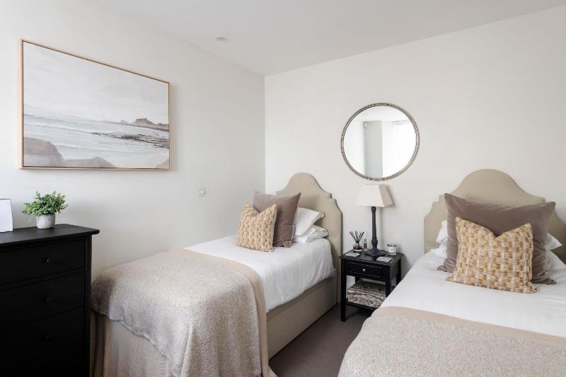 Royal Dart Townhouse - image 22