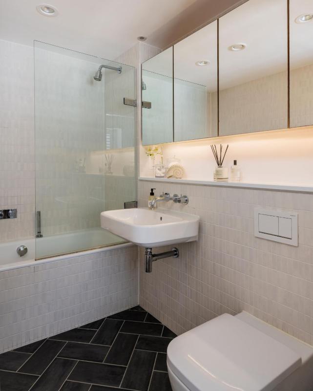Royal Dart Townhouse - image 25