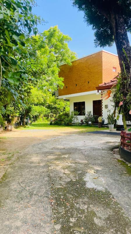 Flower Garden House - image 1