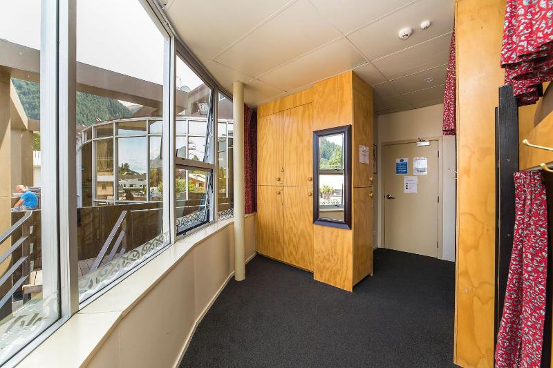 Double Pod in 6 Bed Mixed Dorm image 1