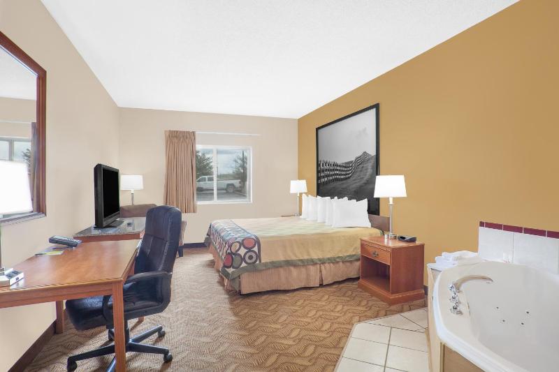 Deluxe King Suite image 2