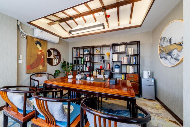 Bybees Downtown Penthouse Smart Villa Private Terrace - image 9
