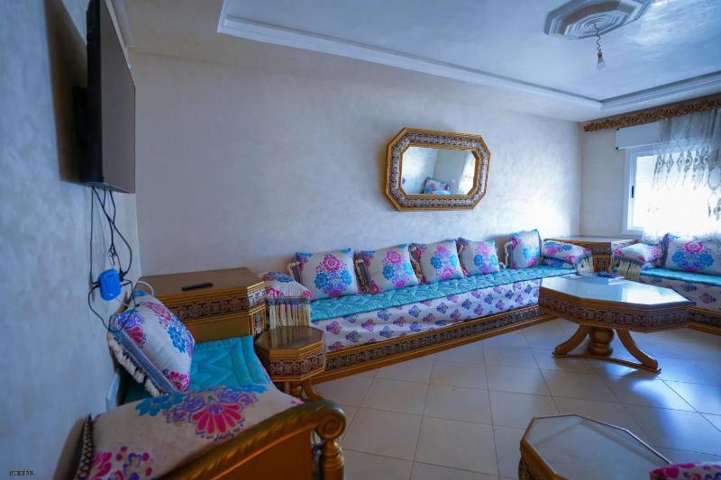 Charming 2-Bedroom Apartment with Shared Pool in Martil - image 2