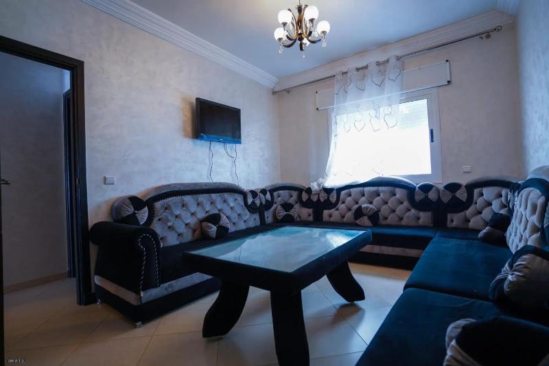 Charming 2-Bedroom Apartment with Shared Pool in Martil - image 10