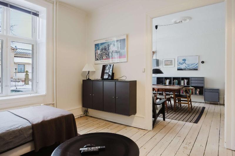 Bright & Charming 3-Room Apt - image 12