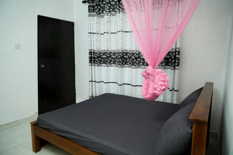 Private Home & Rooms - image 7