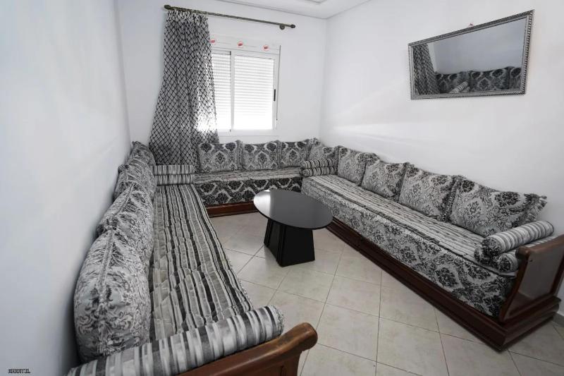 Charming 2-Bedroom Apartment in Martil with City Views - image 1