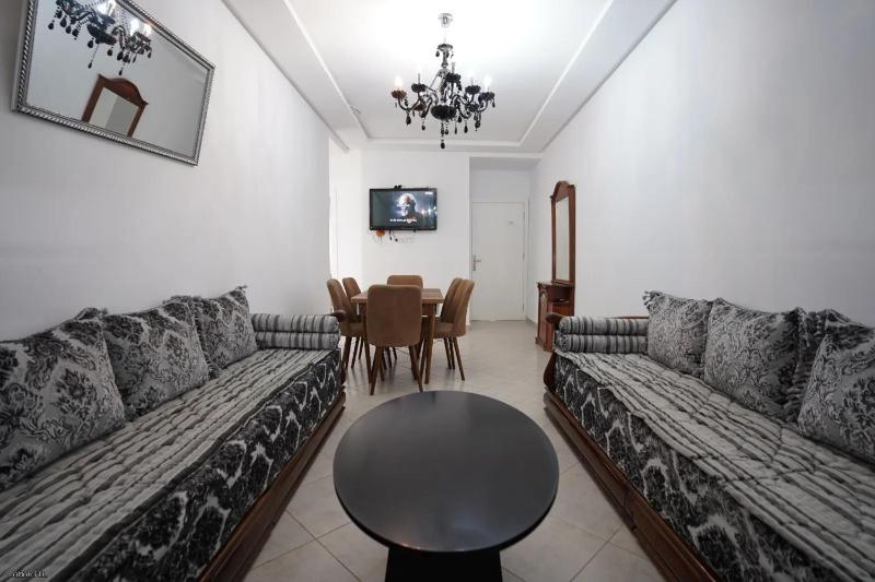 Charming 2-Bedroom Apartment in Martil with City Views - image 2