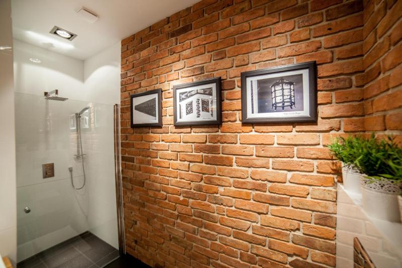 Deluxe Studio image 2