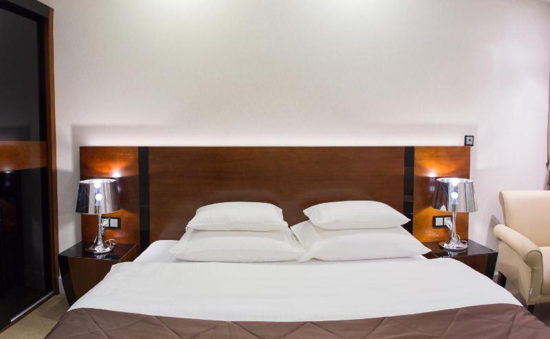 Standard Double Room image 3