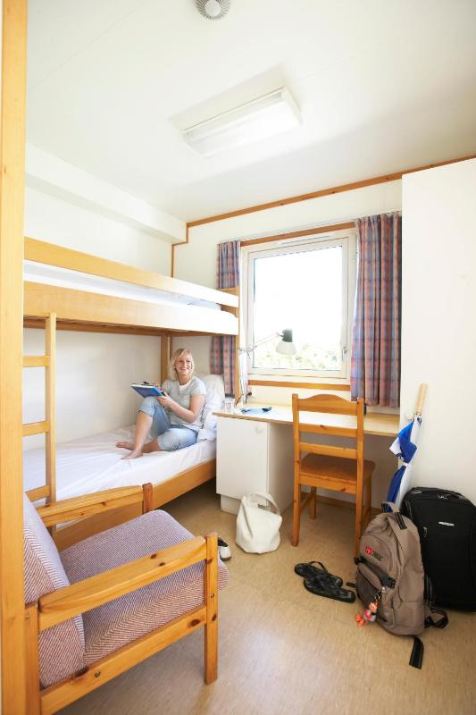 Economy Twin Room image 2