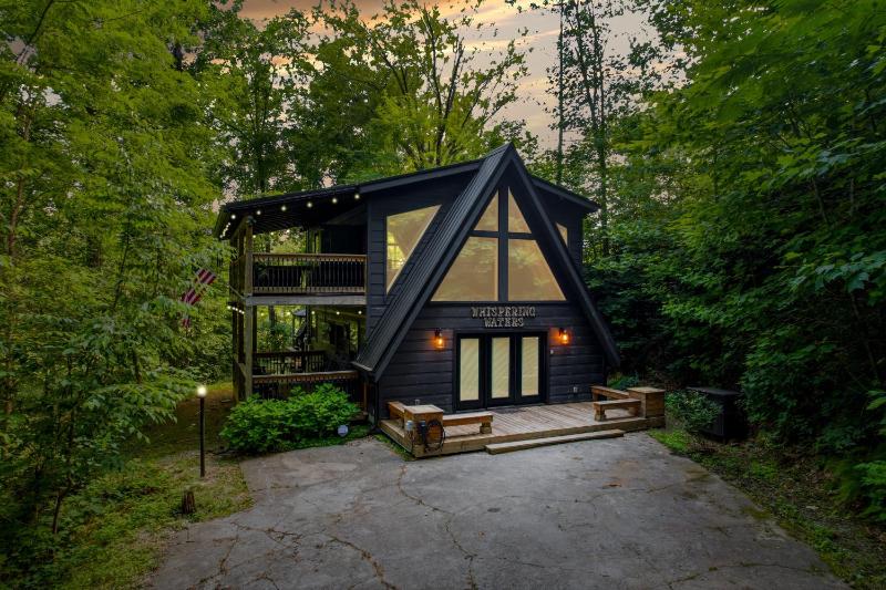 Whispering Waters cabin - image 1