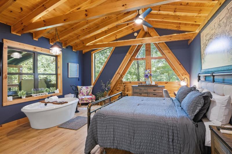 Whispering Waters cabin - image 6