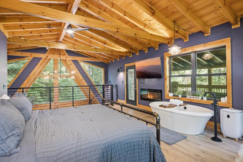 Whispering Waters cabin - image 29
