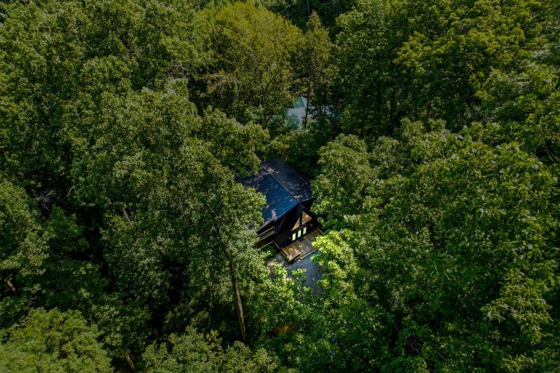 Whispering Waters cabin - image 13