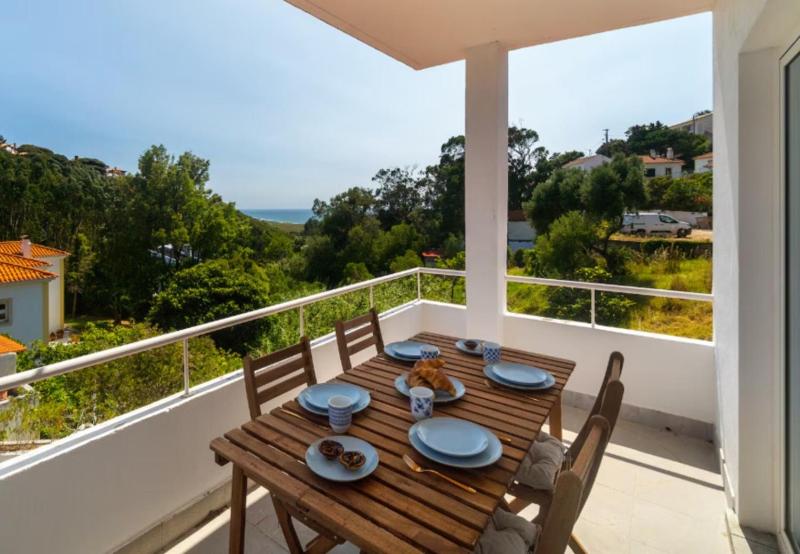 Cascais Family retreat in a 2-bedroom apartment - image 1