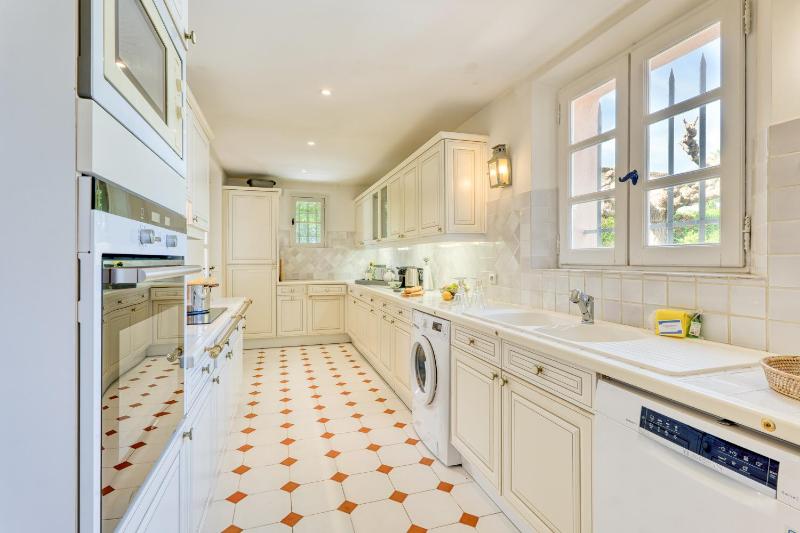 Villa Tortue - Private Pool & Sea View - Happy Rentals - image 32