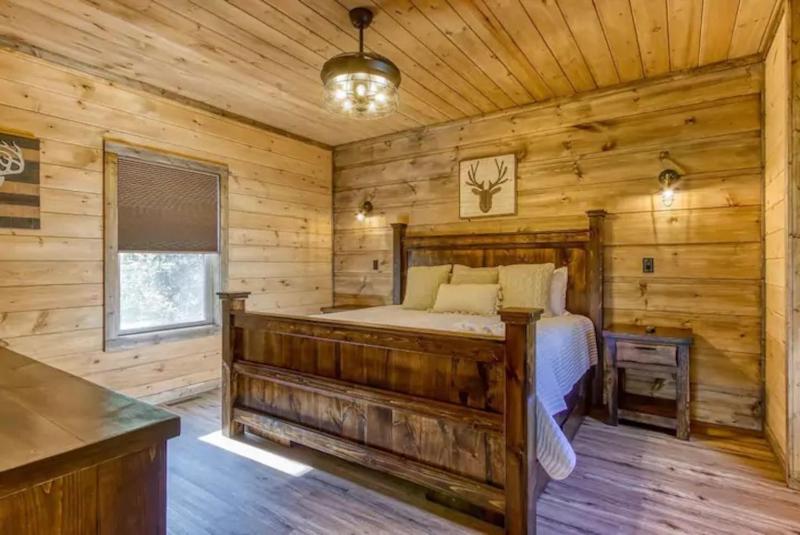 Mt LeConte Views 3 Kings Sleeps 12 Hot Tub - image 17