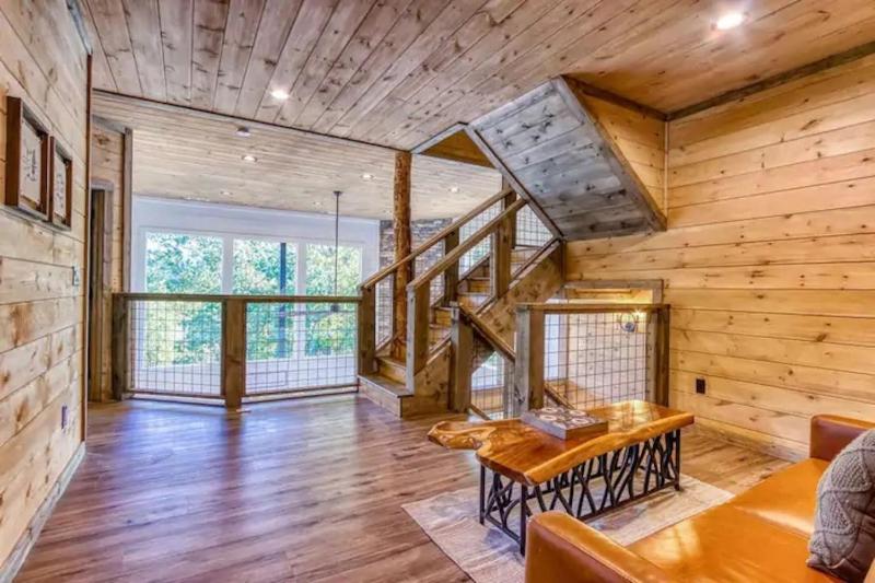 Mt LeConte Views 3 Kings Sleeps 12 Hot Tub - image 40