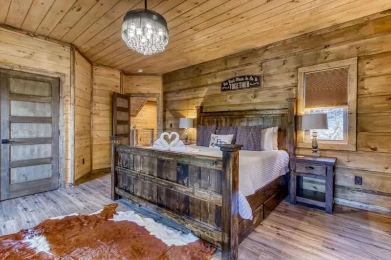 Mt LeConte Views 3 Kings Sleeps 12 Hot Tub - image 24