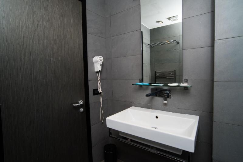 Deluxe Double or Twin Room image 2